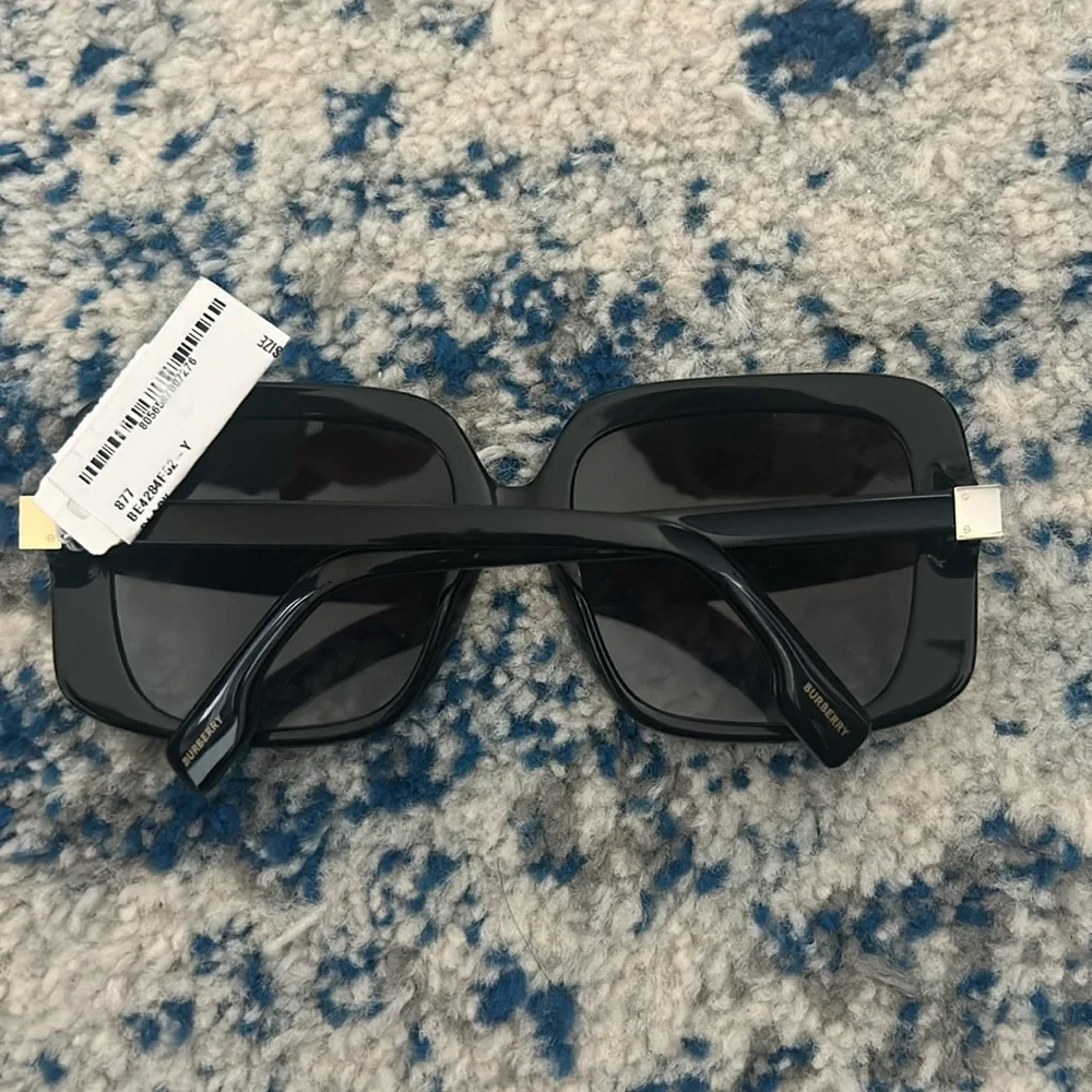 Burberry Penelope Sunglasses : BE4363